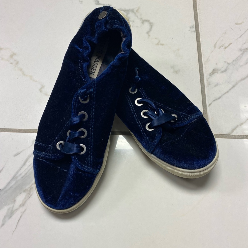 Steve Madden Navy Velvet Slip-Ons